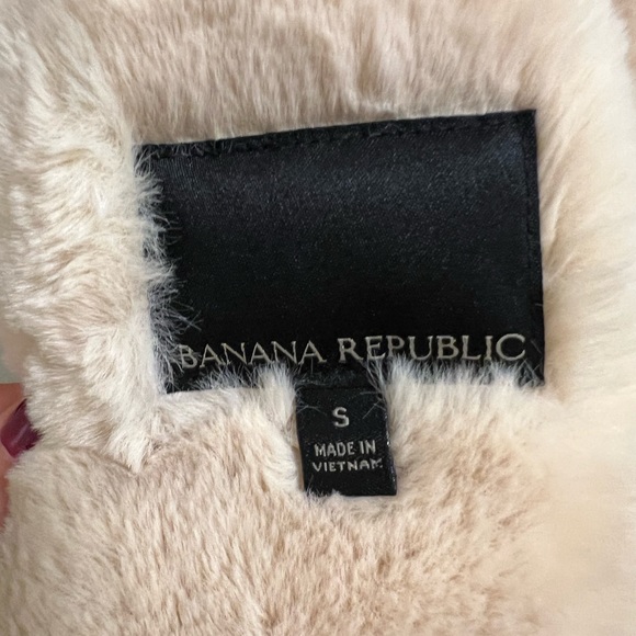 Banana Republic - Women’s Faux Fur Jacket – Size S - Picture 4 of 4